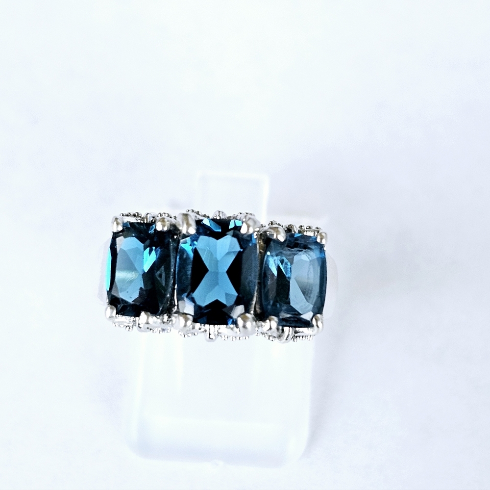 Genuine London Blue Topaz Ring in Rhodium over Sterling Silver Sz 7.5! 💙 - Picture 3 of 8